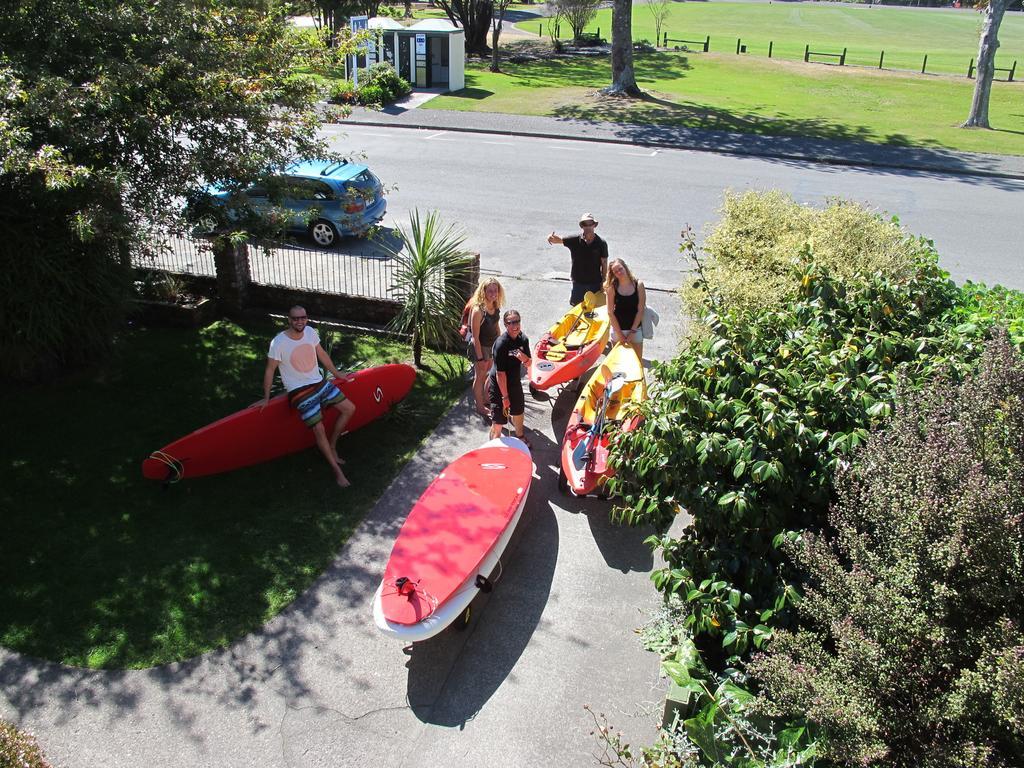 Bazil'S Backpackers Bbh Hostel & Surf School Westport Exterior foto