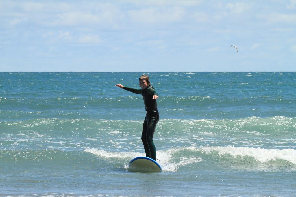 Bazil'S Backpackers Bbh Hostel & Surf School Westport Exterior foto