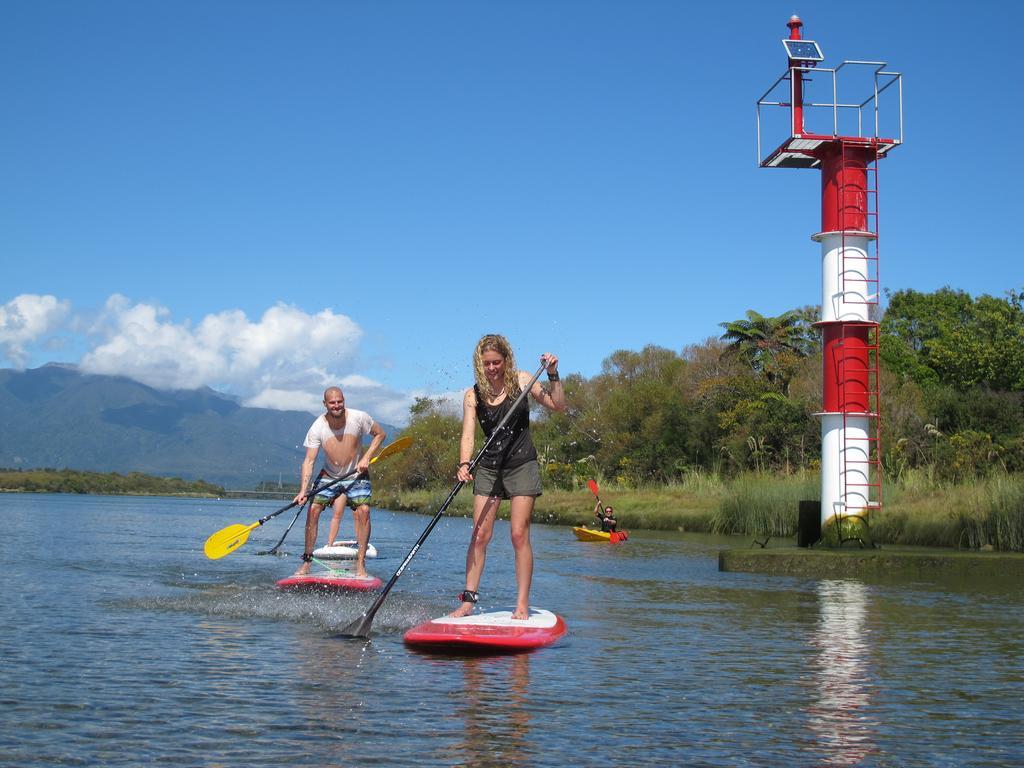 Bazil'S Backpackers Bbh Hostel & Surf School Westport Habitación foto