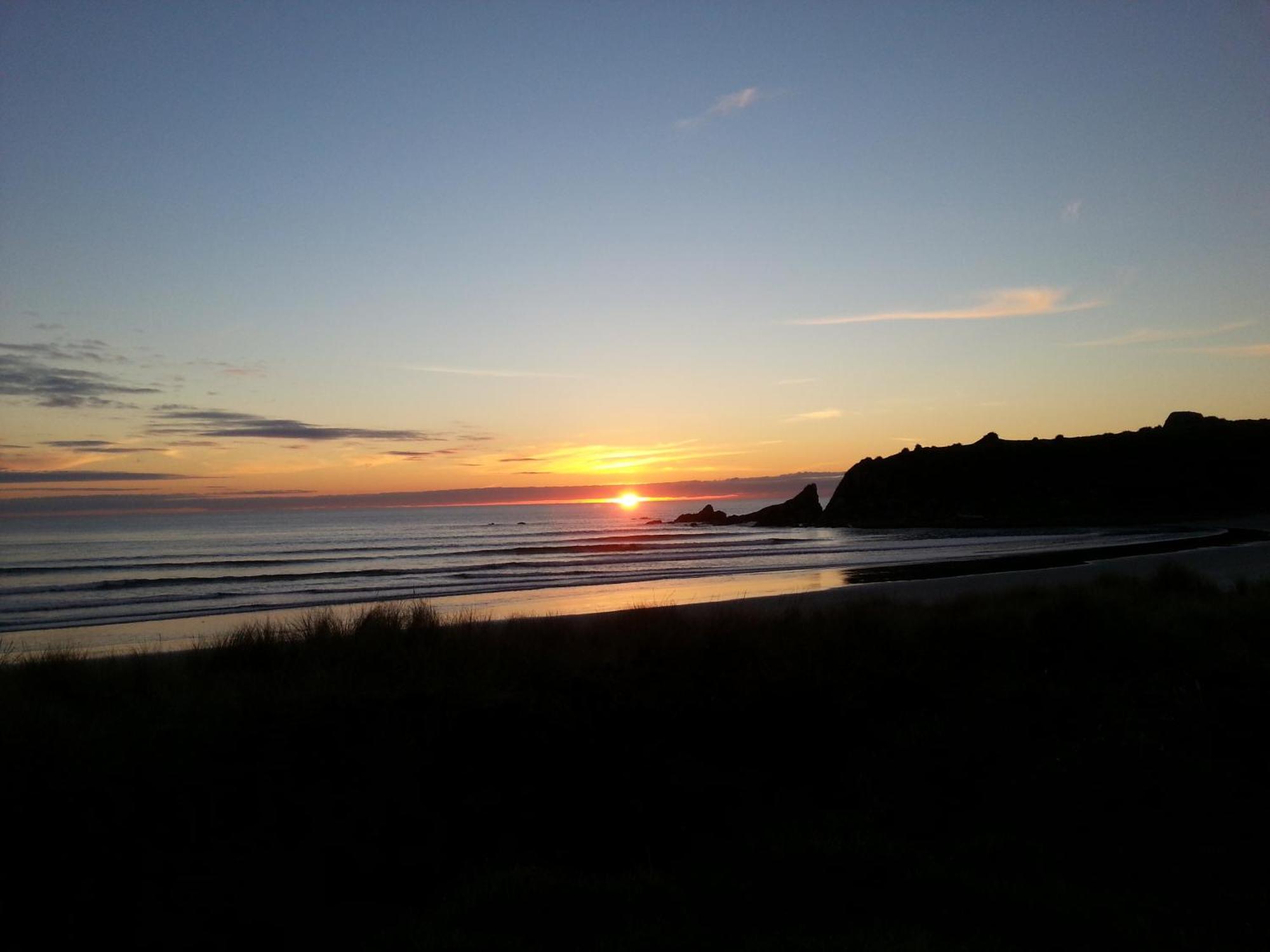 Bazil'S Backpackers Bbh Hostel & Surf School Westport Exterior foto