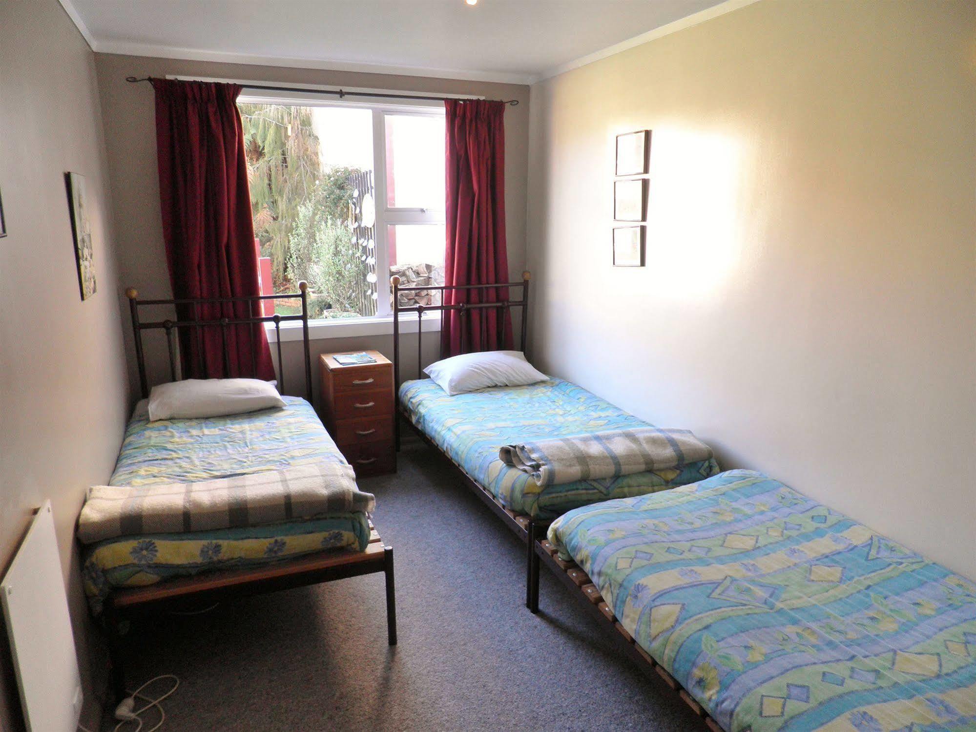 Bazil'S Backpackers Bbh Hostel & Surf School Westport Exterior foto