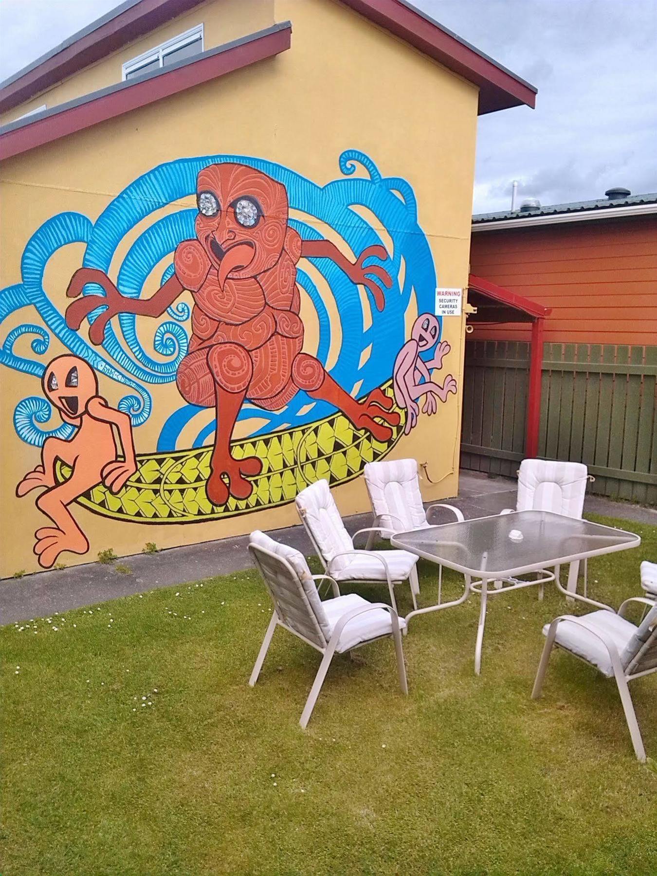 Bazil'S Backpackers Bbh Hostel & Surf School Westport Exterior foto