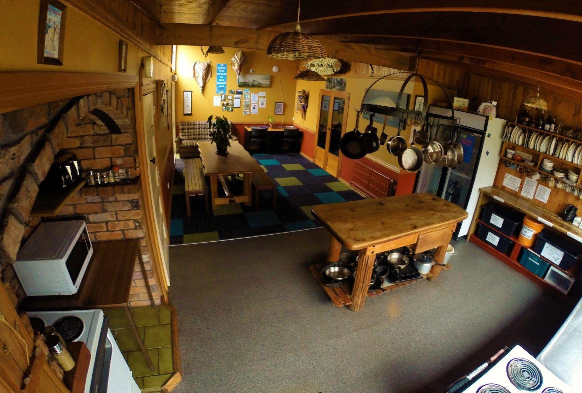 Bazil'S Backpackers Bbh Hostel & Surf School Westport Exterior foto